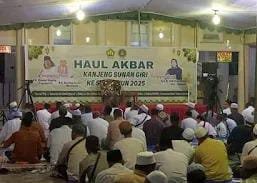 Tahun ke Tahun: Wong Bodho Pondok Mburi Konsisten Berbagi di Haul Sunan Giri